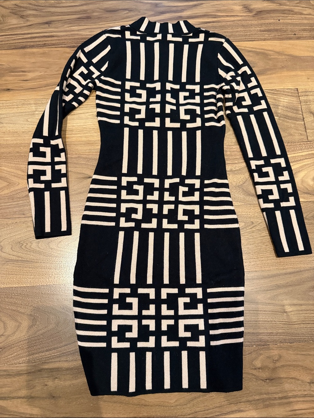 Black & Cream Geometric Long Sleeve Knit Dress